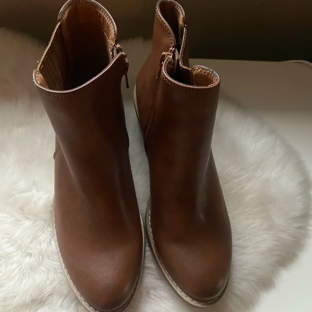 Eurosoft by Sofft Ankle‎ Booties Women’s Size 6.5 M Brown Leather New Western